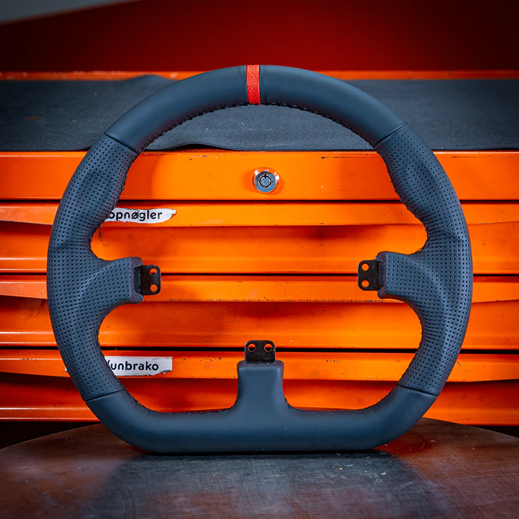 Asetek Closed D Black Leather Rim - Image 2
